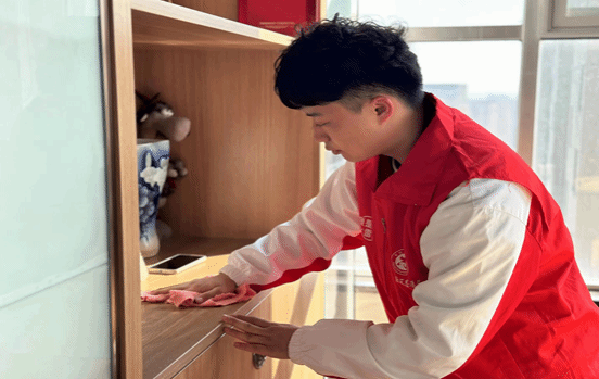 董桂杉参与养老院志愿服务活动